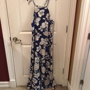 Sleeveless, long dress.